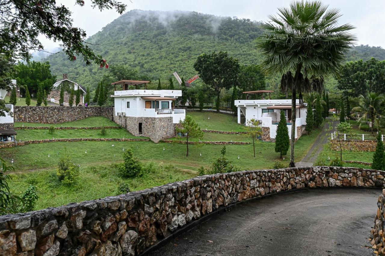 Swiss Valley Hip Resort Suan Phueng Exterior foto